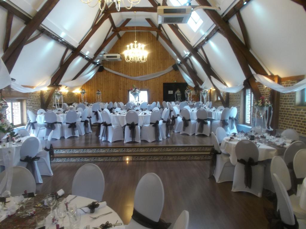 Le Domaine Des Cigognes Hotel Ennevelin Buitenkant foto