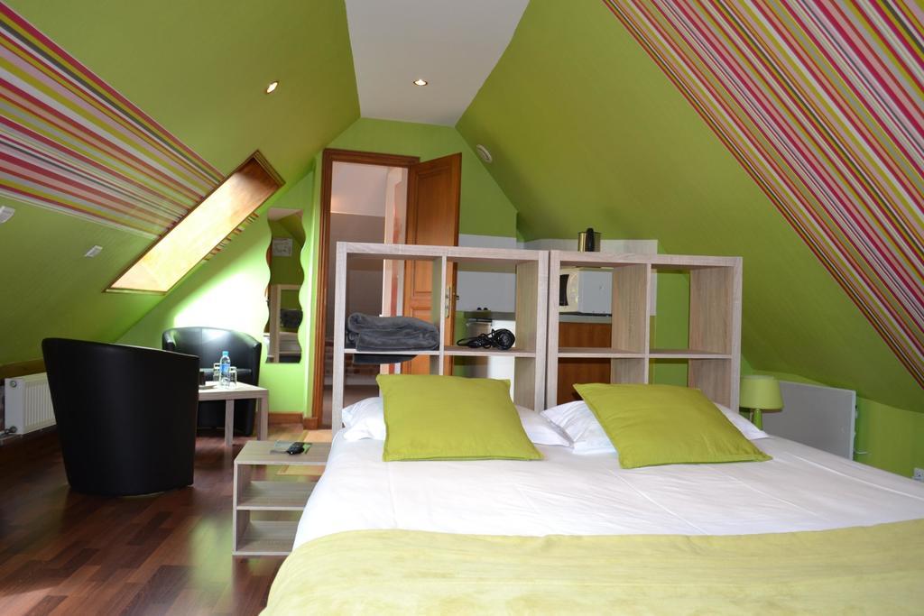 Le Domaine Des Cigognes Hotel Ennevelin Kamer foto
