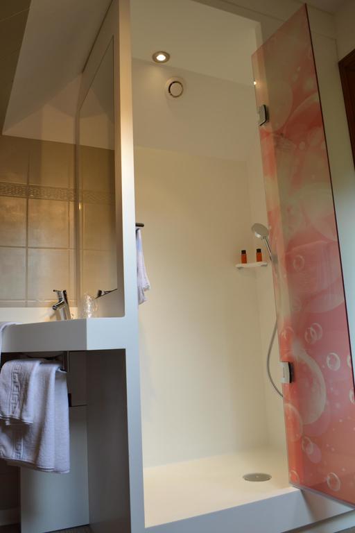 Le Domaine Des Cigognes Hotel Ennevelin Kamer foto