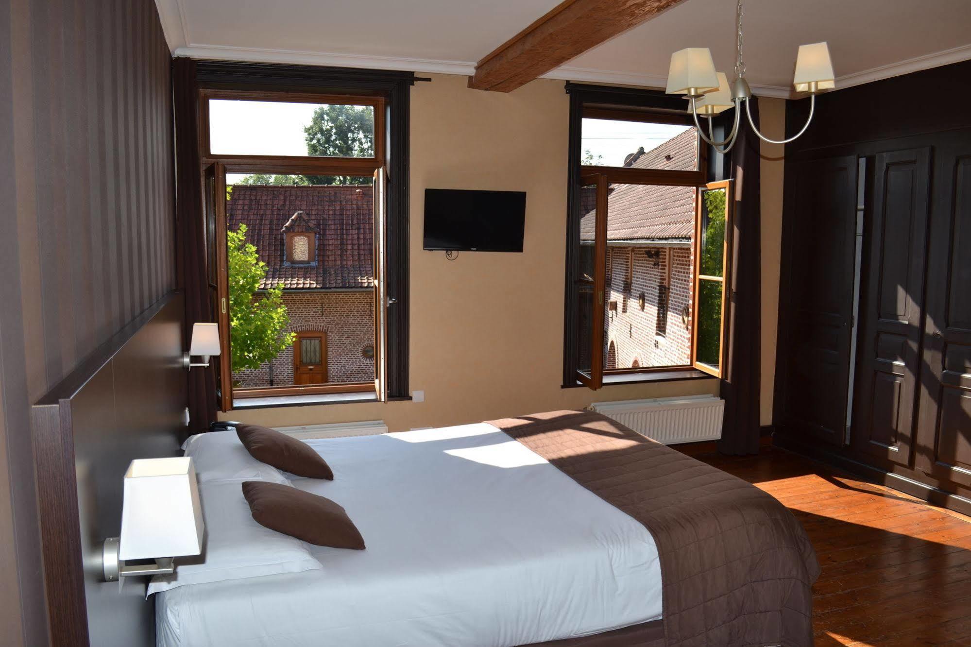 Le Domaine Des Cigognes Hotel Ennevelin Buitenkant foto